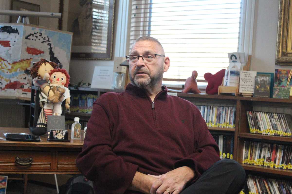Paranormal investigator shares eerie encounters at Hunt Library