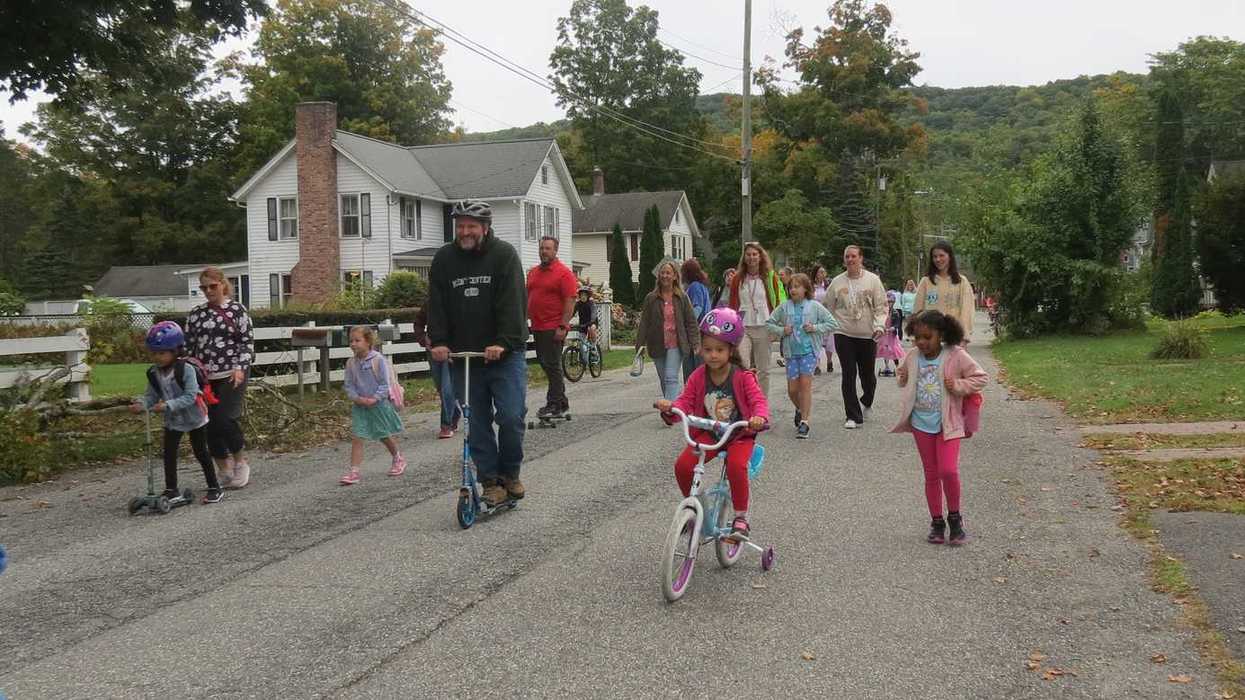 Kent students walk, bike and roll to school