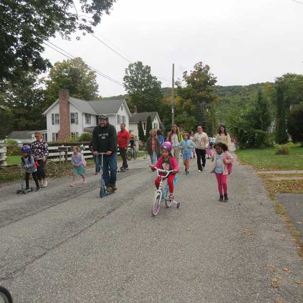 Kent students walk, bike and roll to school