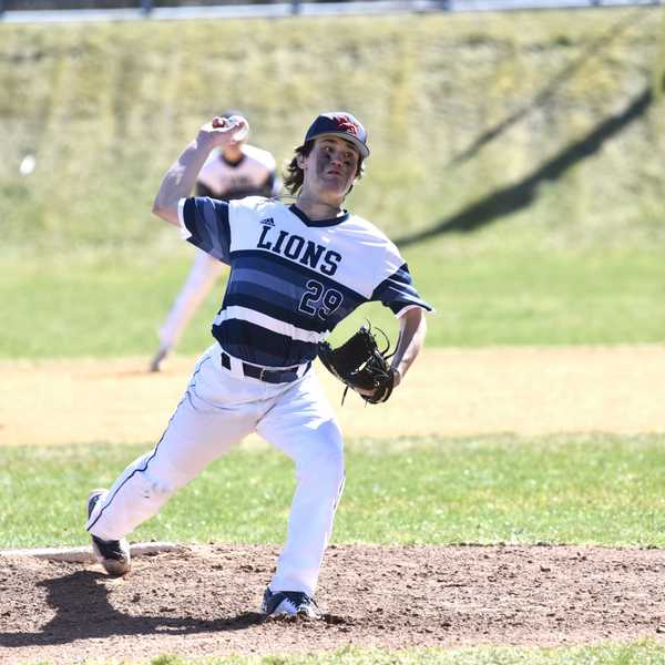 Kent falls 4-2 in season opener