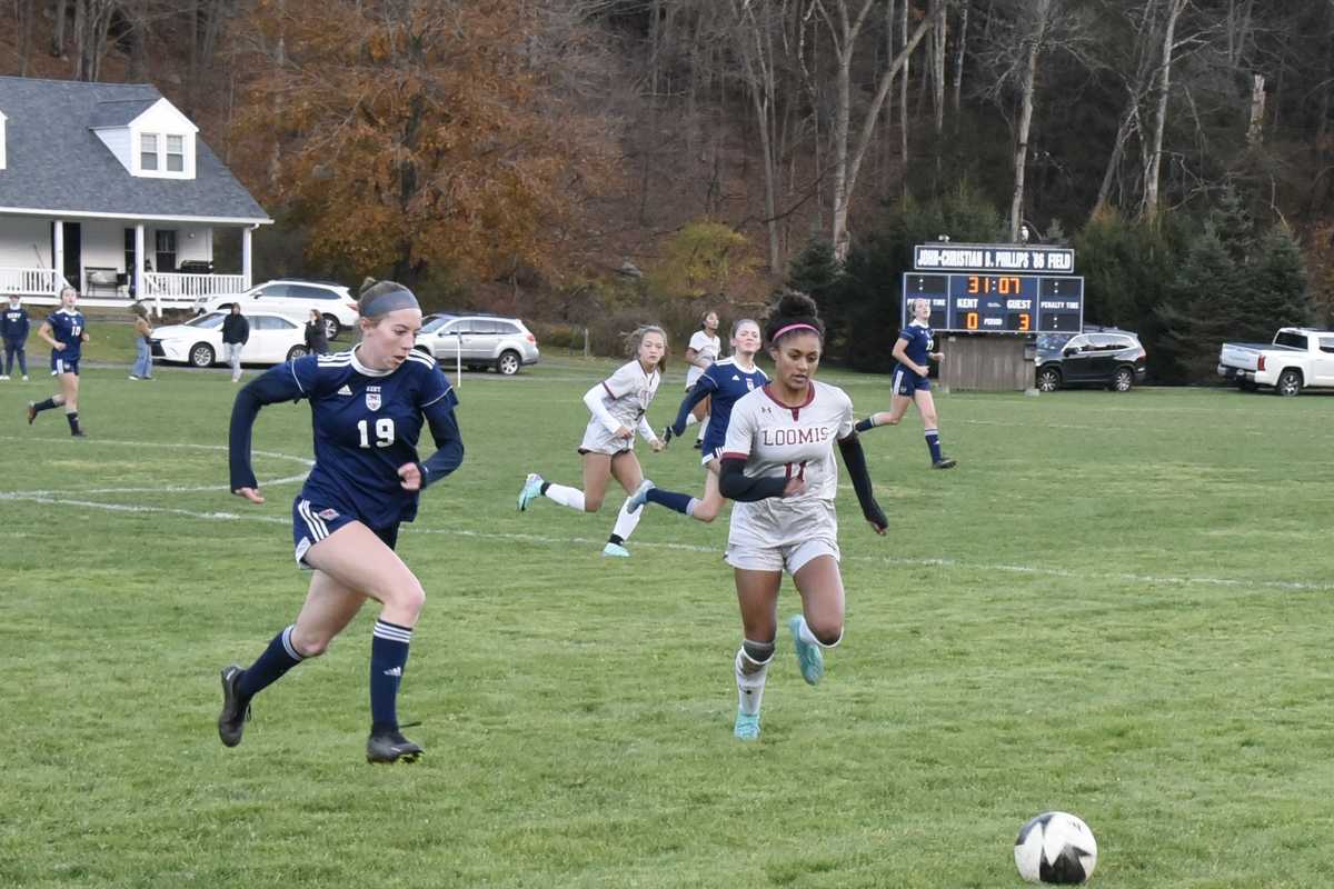 Kent soccer falls to Loomis Chaffee
