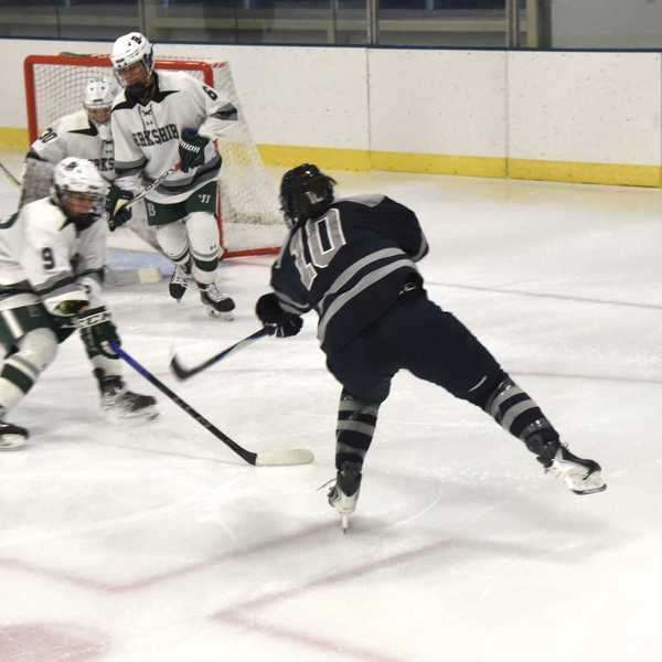 Berkshire Bears beat Kent Lions 2-0 in girls ice hockey