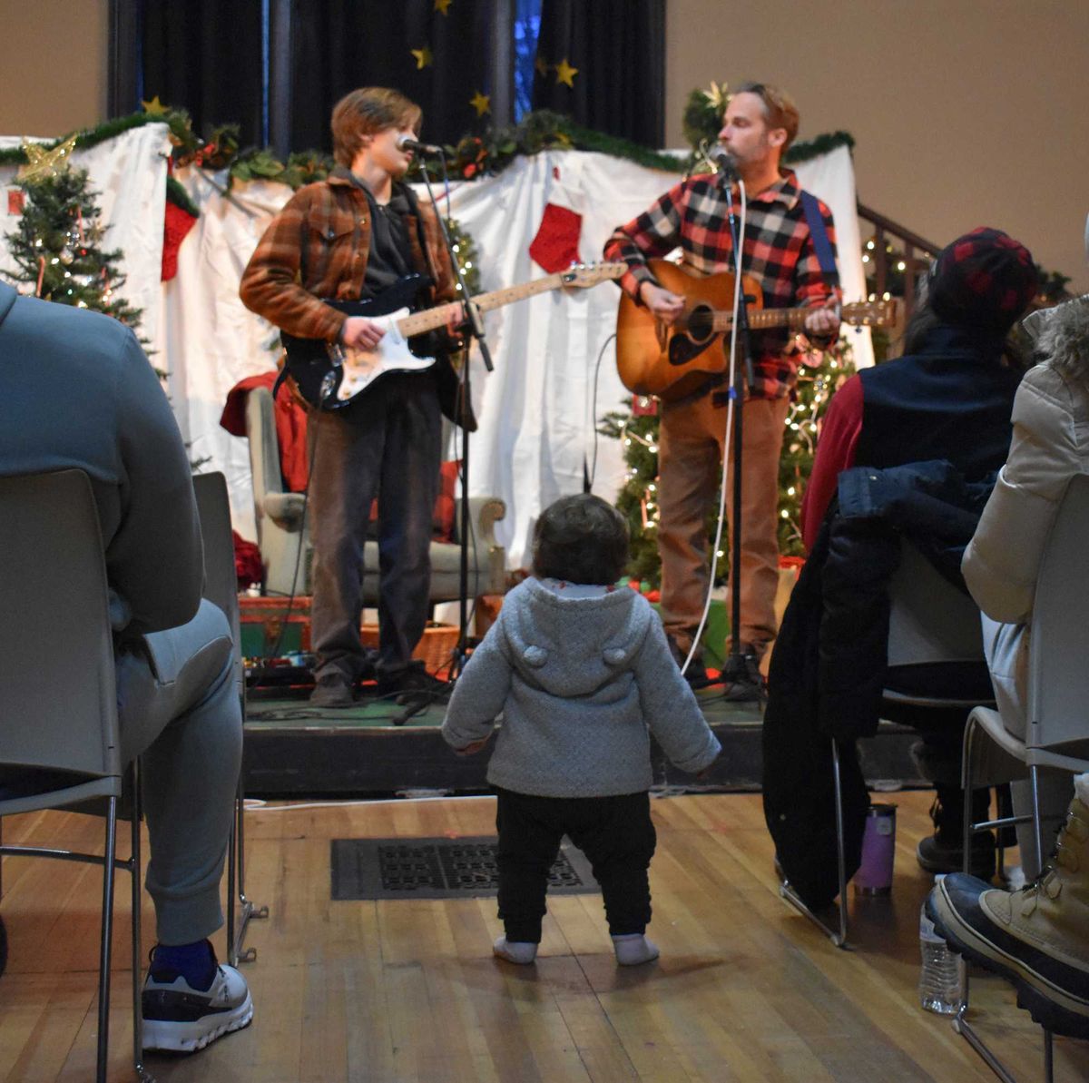 Holiday Extravaganza resonates with classic songs in Falls Village