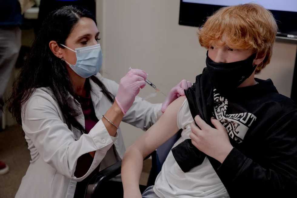 Doctors urge COVID vaccination for young children as school year starts