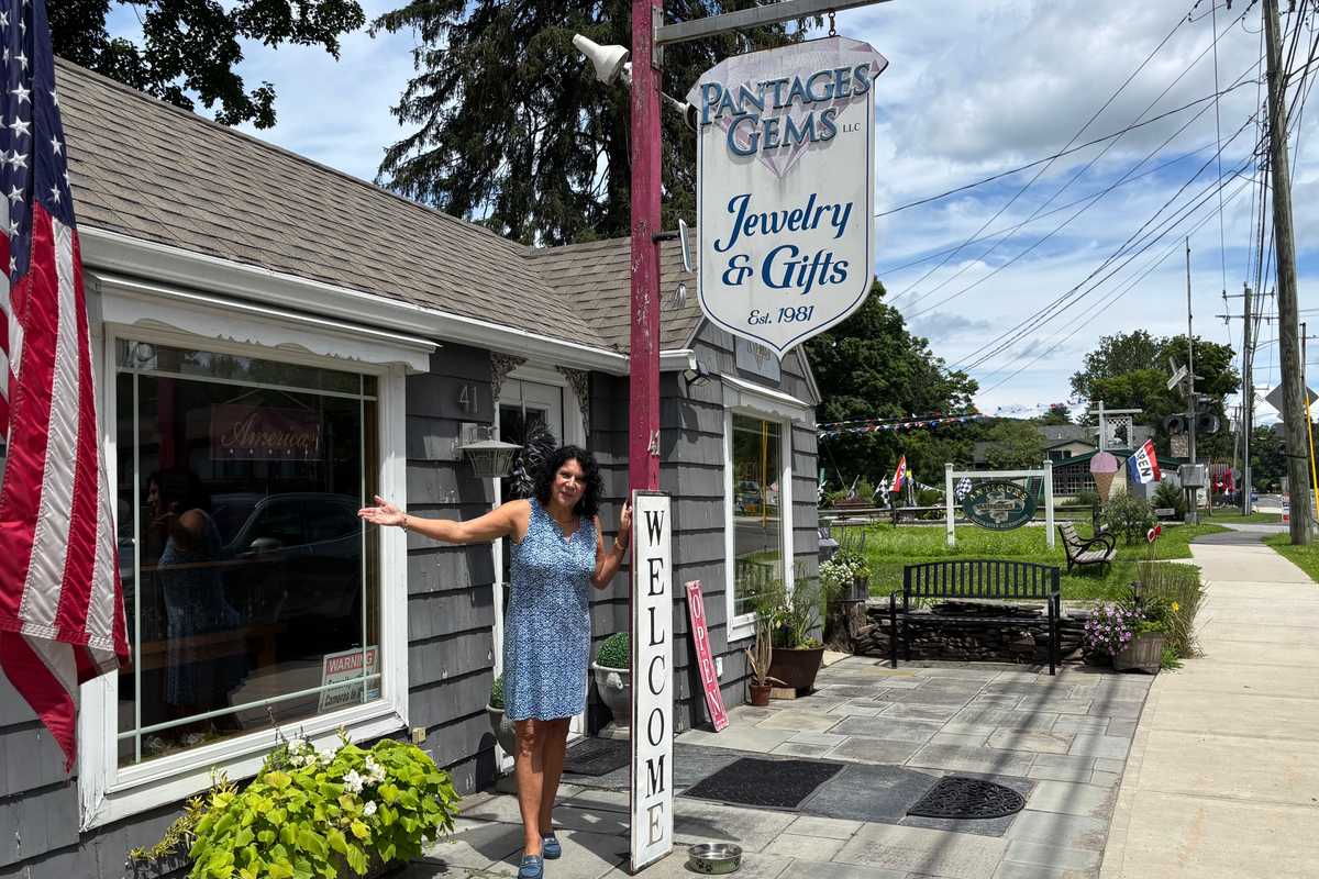 Manhattan jeweler finds a gem of a home in Kent