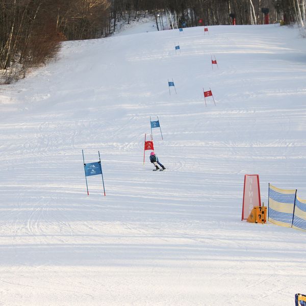Mohawk hosts varsity ski teams