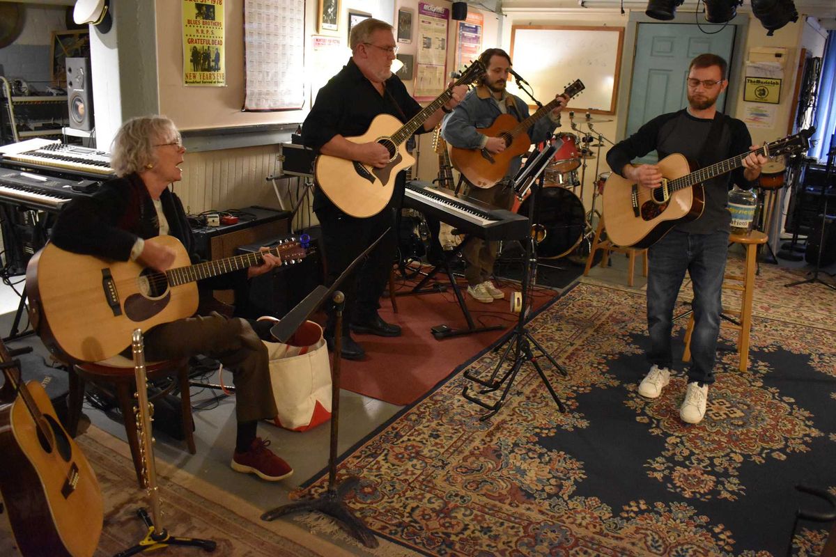 Open mic night rocks Music Lab