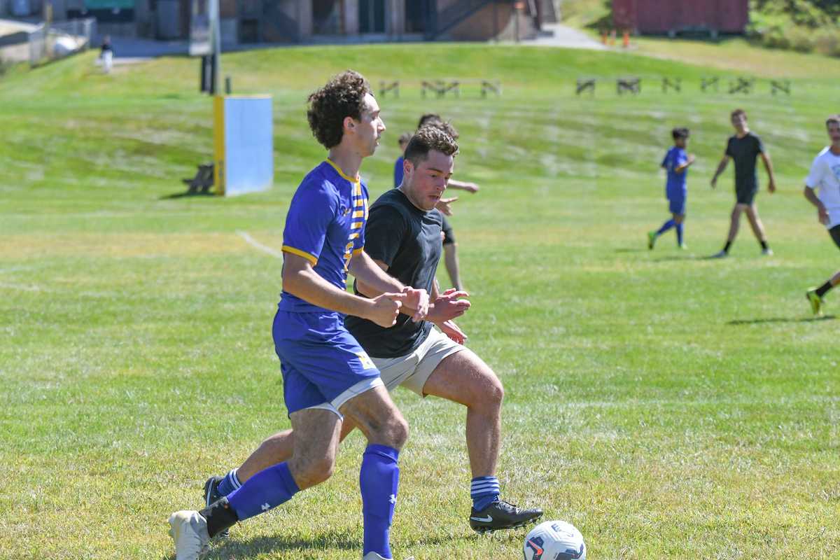 Alumni win soccer friendly