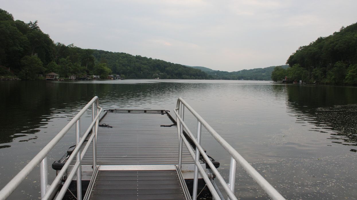 Kent residents speak up on Waramaug wakesurfing issue