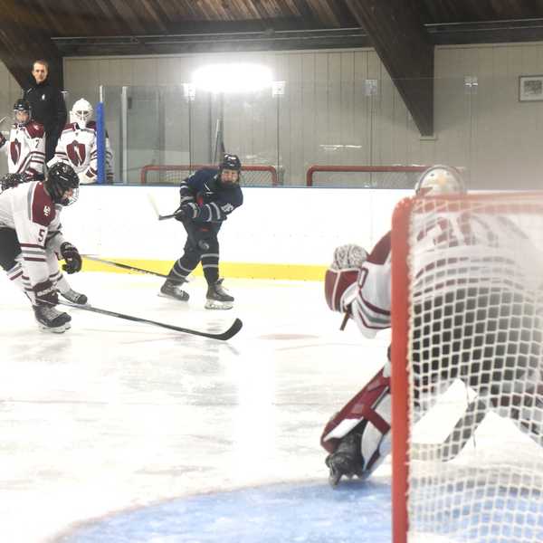 Kent School ice hockey falls to Loomis Chaffee 7-4