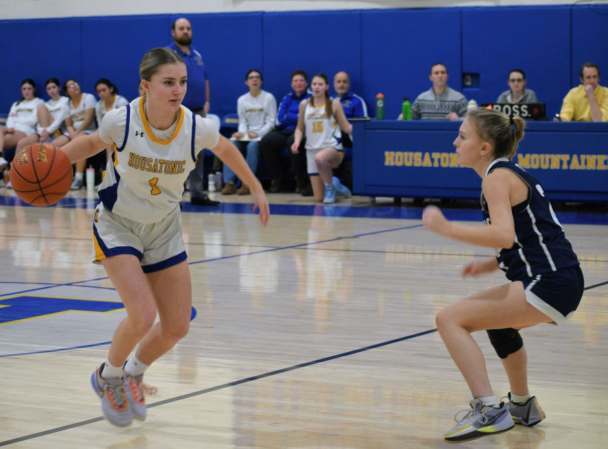 Housatonic presents winter sports awards