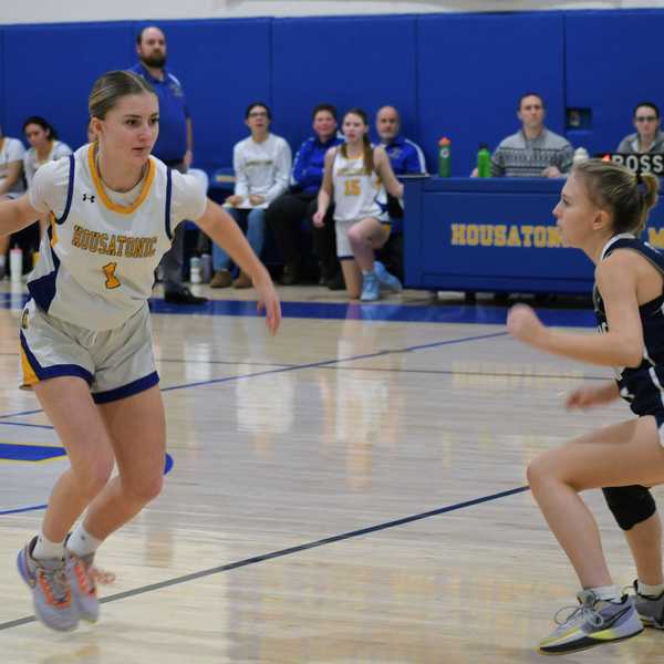 Housatonic presents winter sports awards