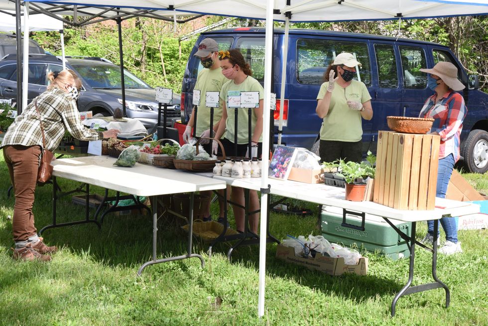 Farmers markets return with local foods