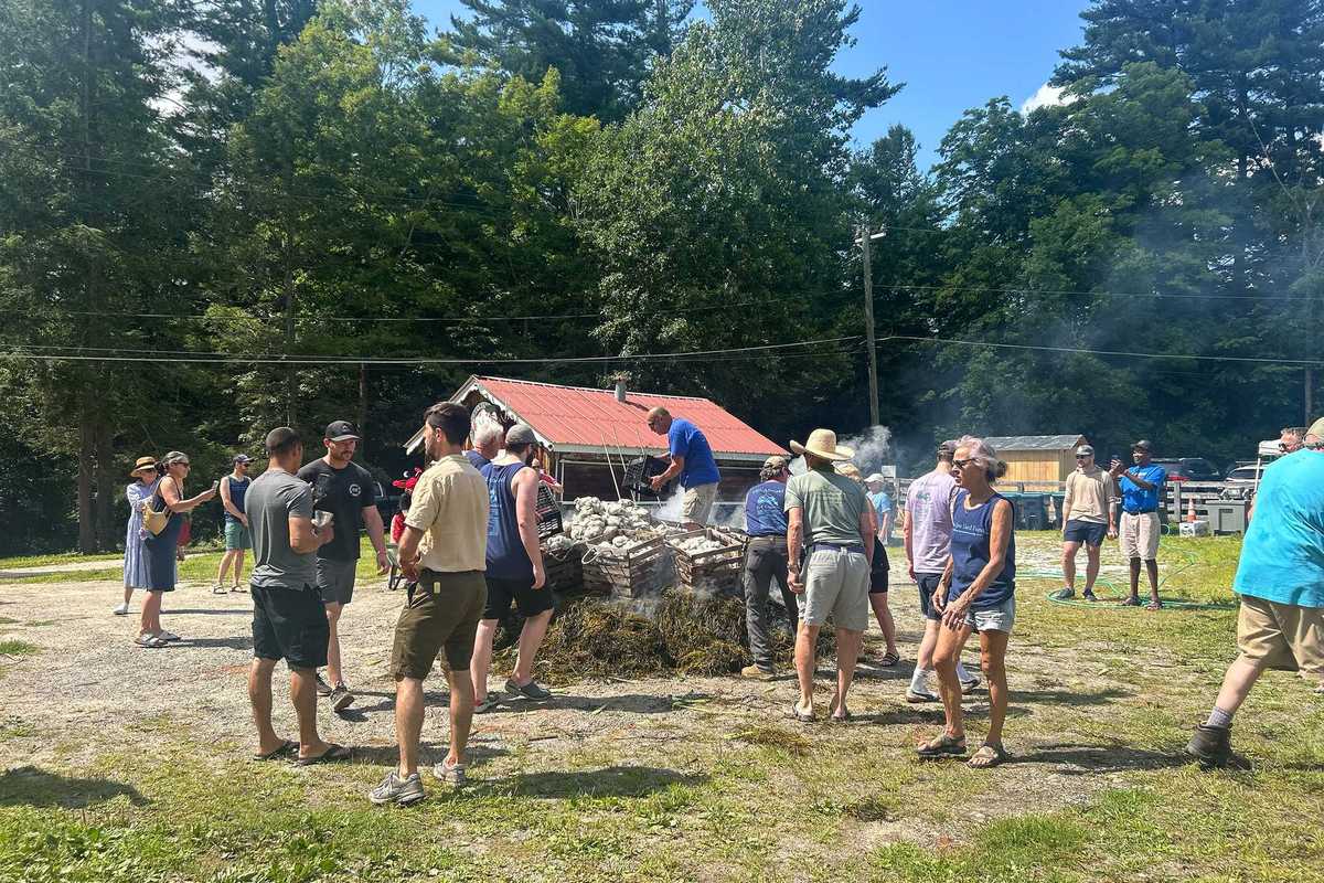 Jane Lloyd Clambake draws hundreds to Satre Hill