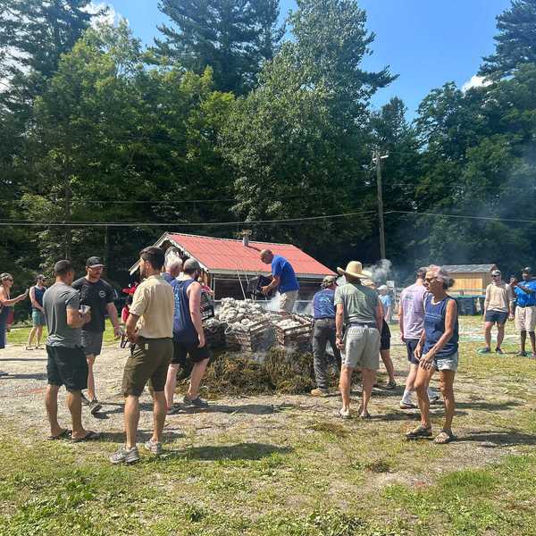 Jane Lloyd Clambake draws hundreds to Satre Hill