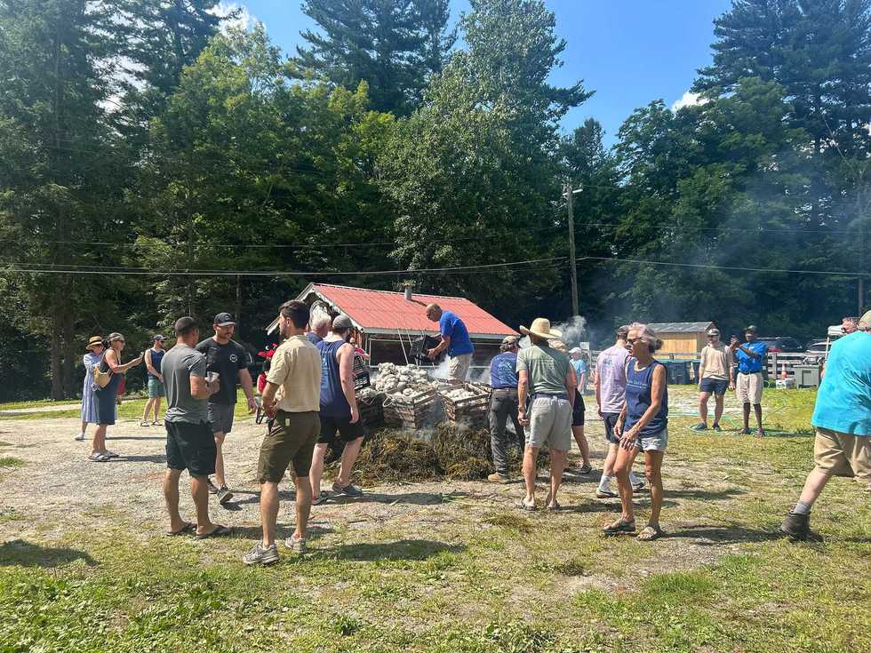 Jane Lloyd Clambake draws hundreds to Satre Hill