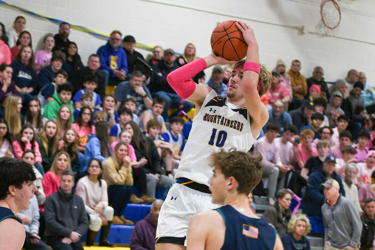 Bobcat boys prevail 71-60