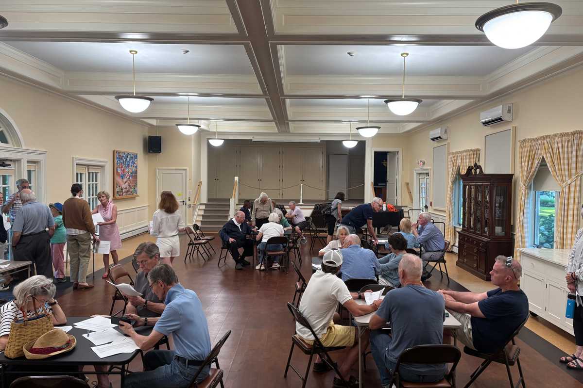 Petition opposes Wake Robin expansion, zoning change