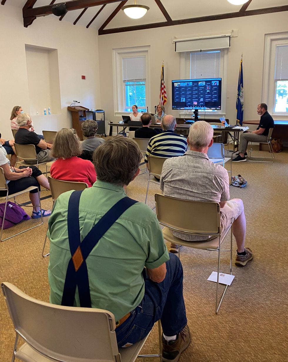 Sharon forum airs Comcast’s $1.6 million internet solution