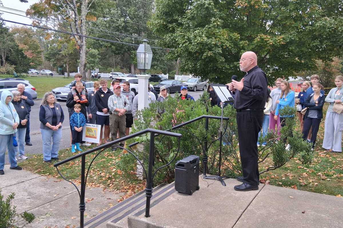 Rain and wind fail to deter Salisbury CROP Hunger walkers
