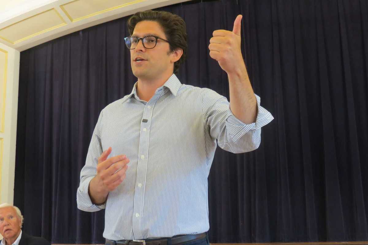 Republicans gather to hear candidate Ryan Fazio speak in Kent