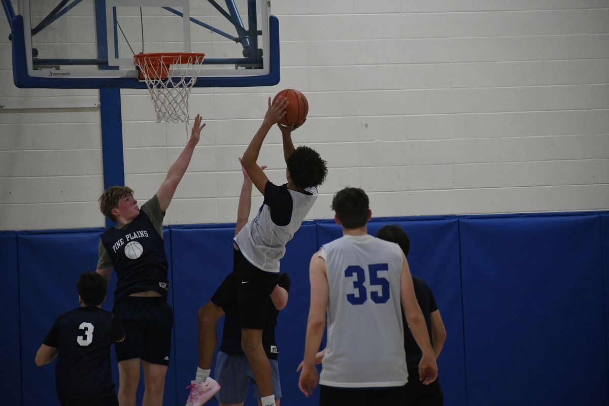 Mountaineers fly high in preseason basketball