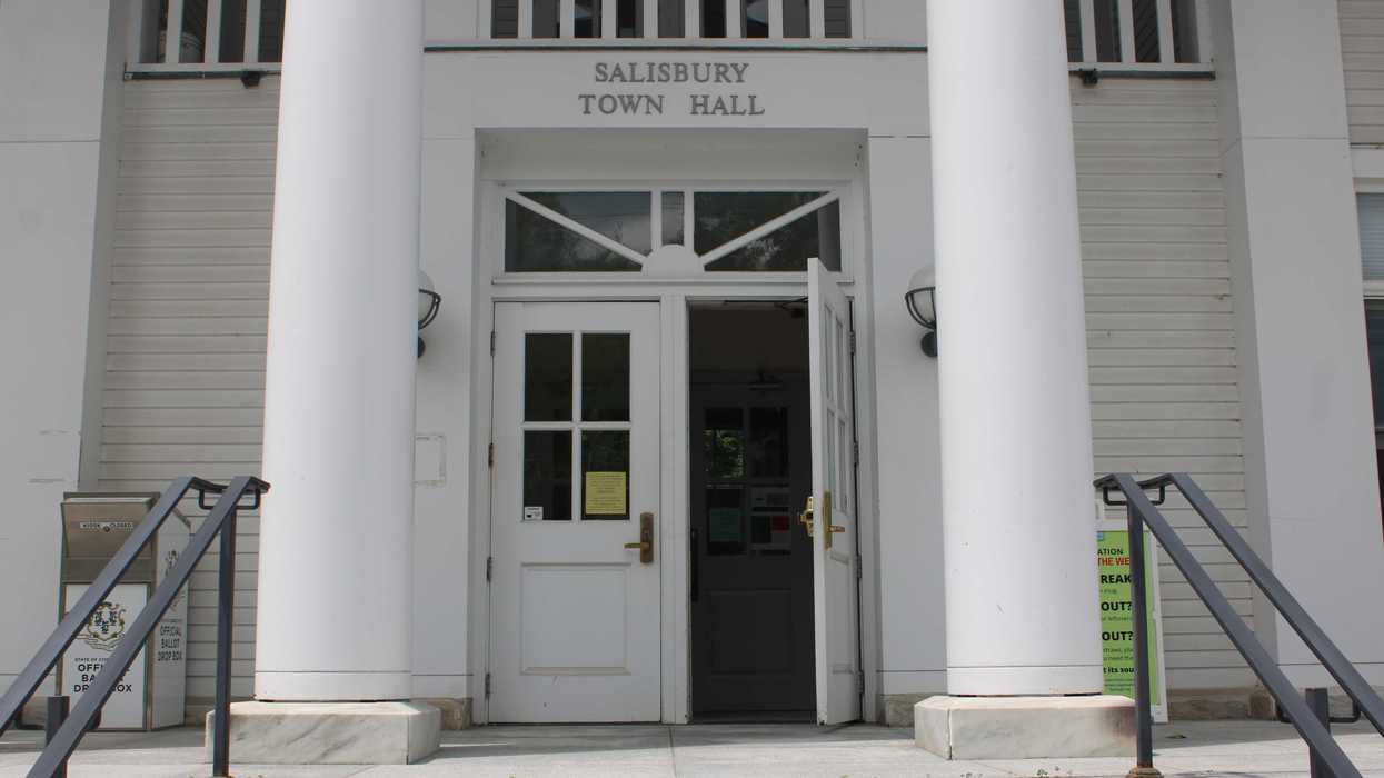 Salisbury keeps current telecom tower rules in place to preserve local input