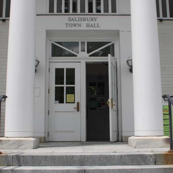 Salisbury keeps current telecom tower rules in place to preserve local input