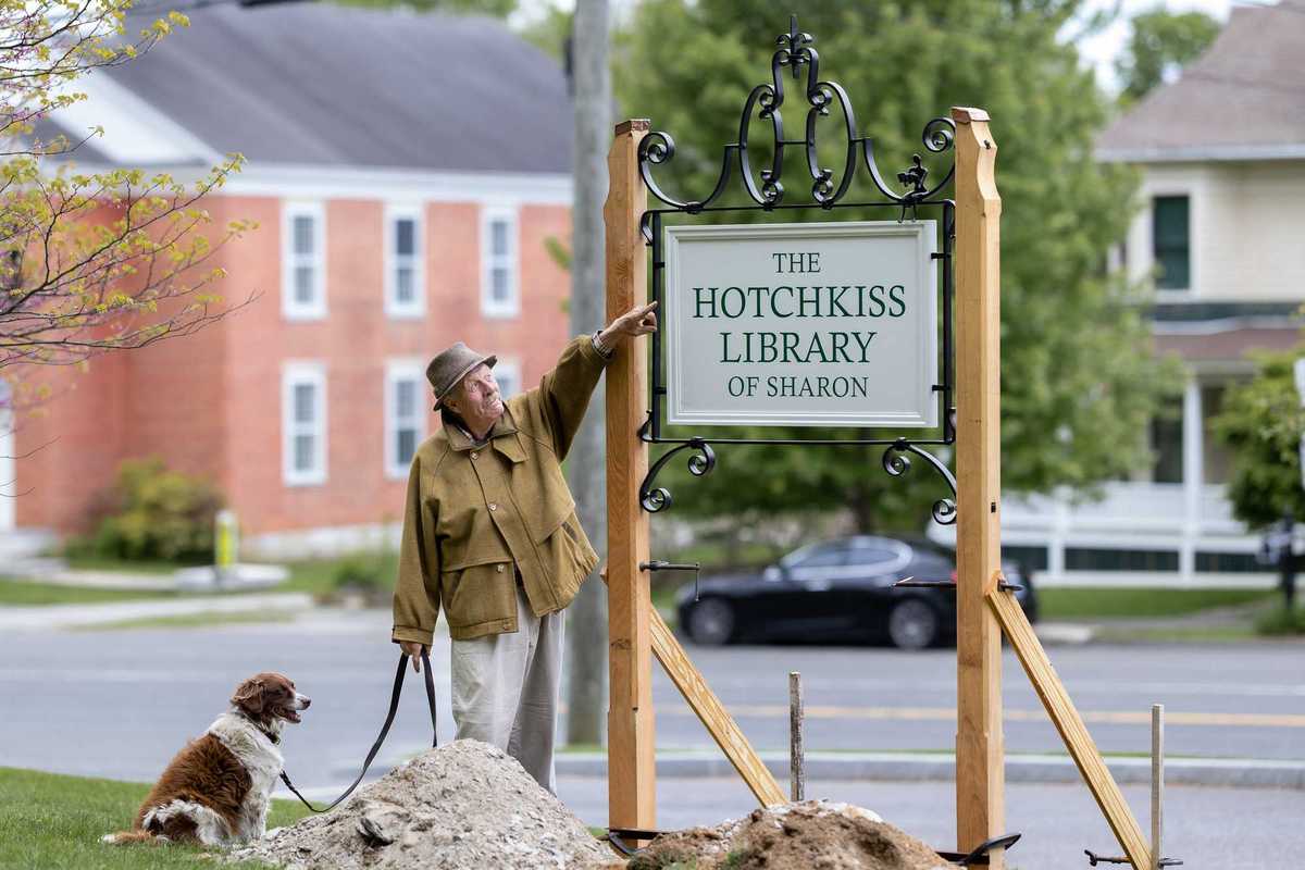 Local blacksmith unveils Hotchkiss Library sign