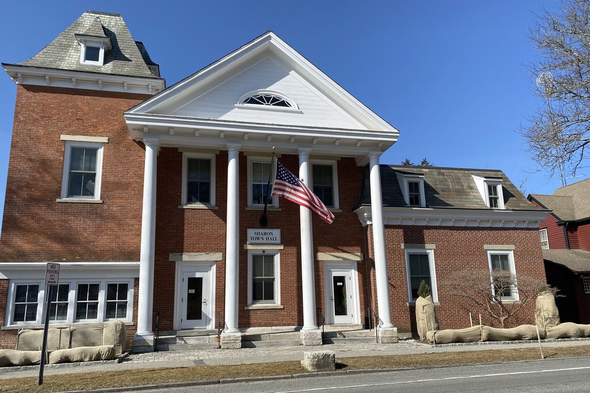 Sharon considers switch to appointed town clerk