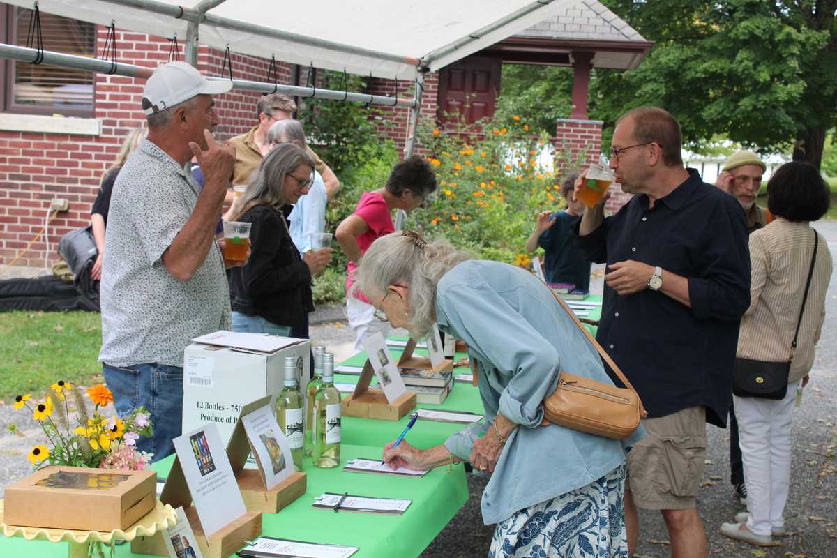 Hunt Library holds AugustFest event
