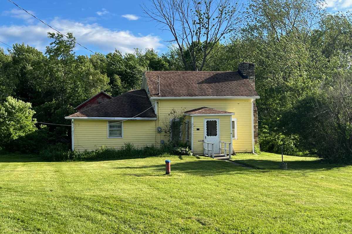Warren median price spikes above $900,000