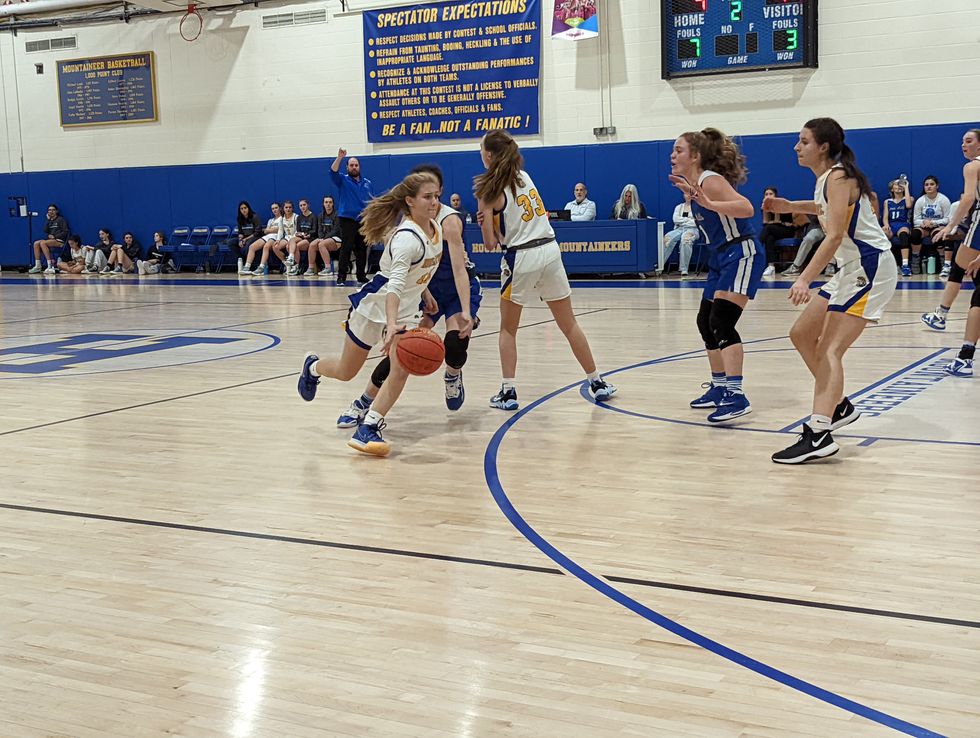 Housy girls drop first home game of new year