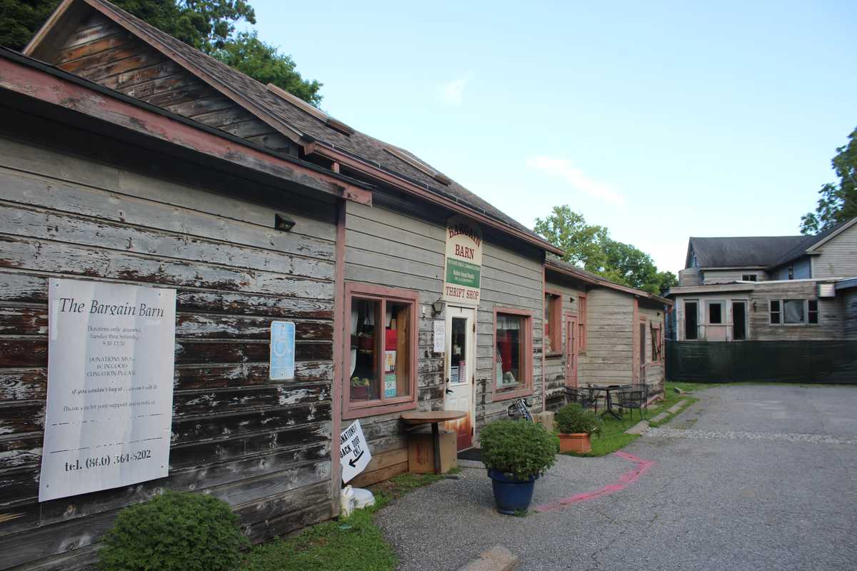 Art nonprofit presents plans for downtown commercial space with retail, offices