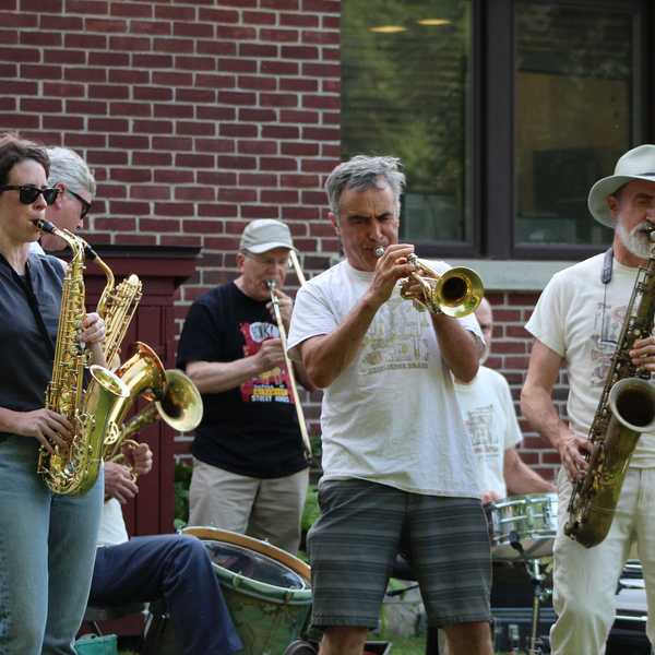 Brass band concert draws audience to Hunt Library lawn