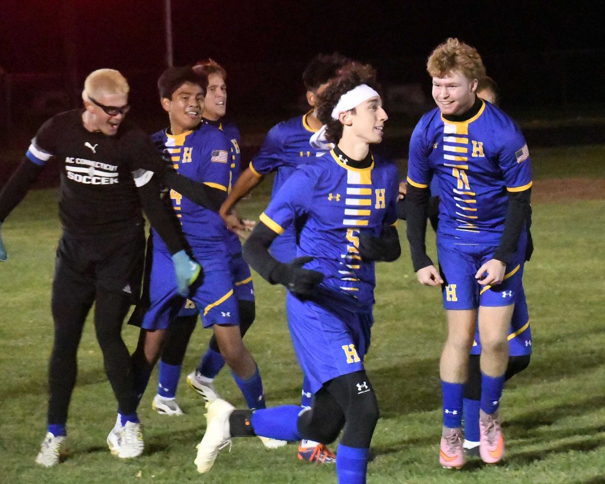 Boys soccer beats Lakeview