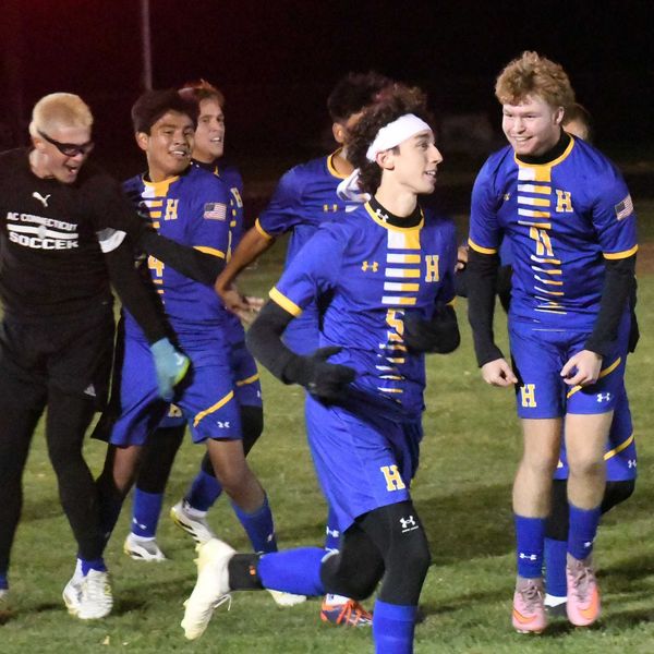 Boys soccer beats Lakeview