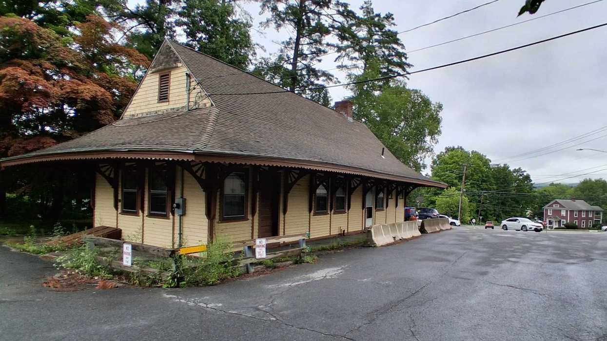Salisbury approves $611,000 for Lakeville train station move