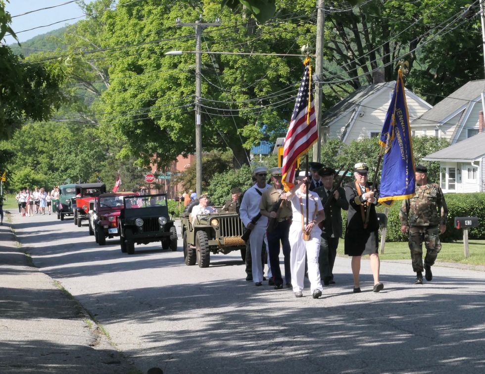 Honoring and remembering sacrifices: Kent