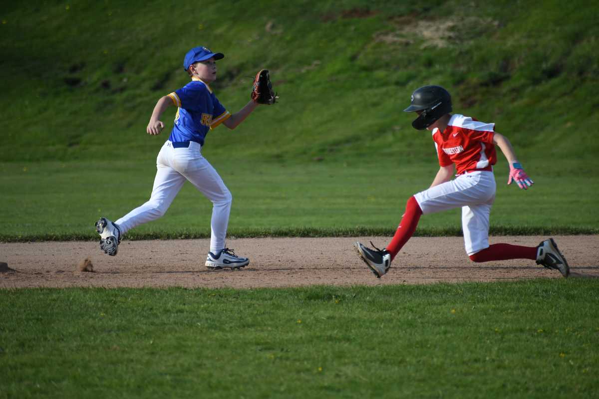 Region One middle school teams take on Northwestern softball, baseball
