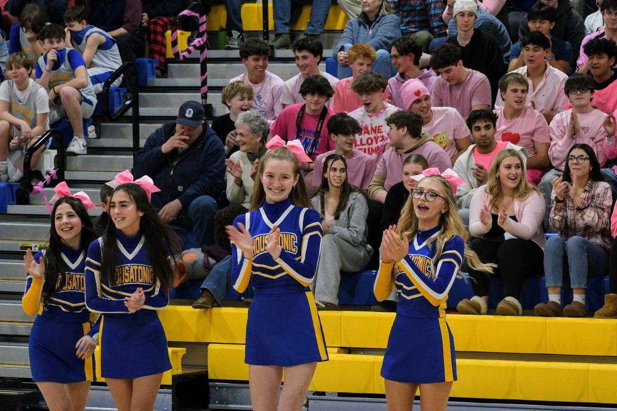 Sidelines shine with reborn Mountaineer cheer team