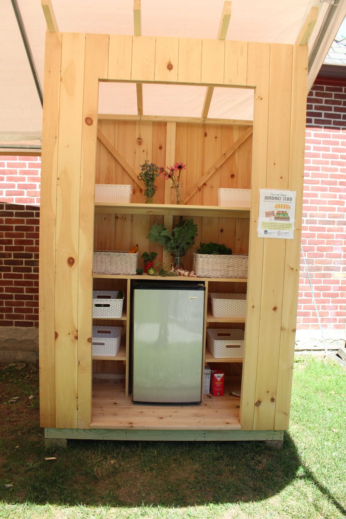 Hunt Library opens community produce stand
