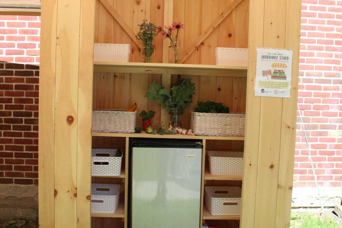 Hunt Library opens community produce stand