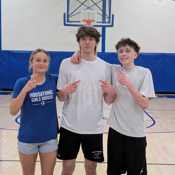 3-on-3 basketball benefits Housy’s junior class