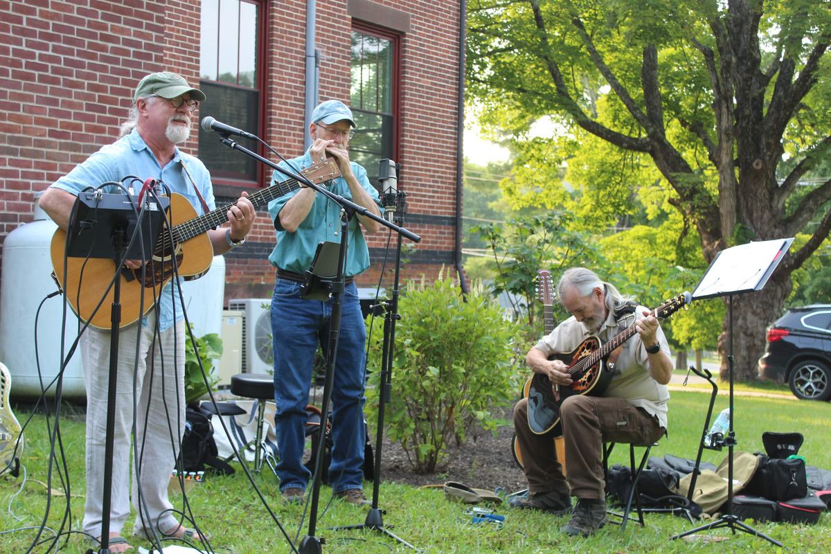 Concert rocks Hunt Library