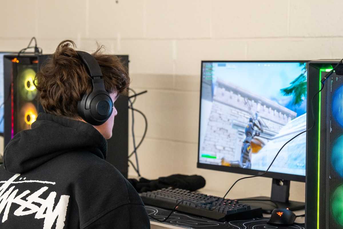 South Kent School debuts gaming team