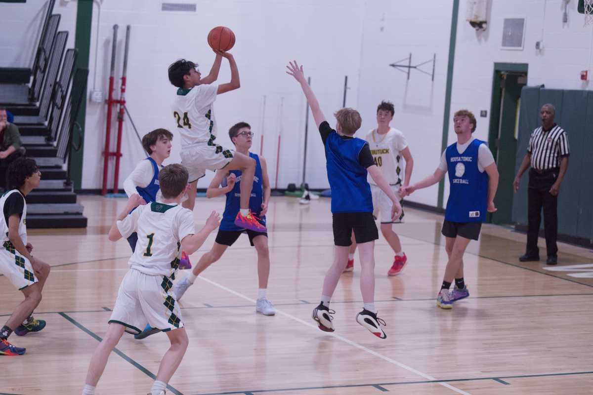 Webutuck hosts HVRHS for basketball scrimmage