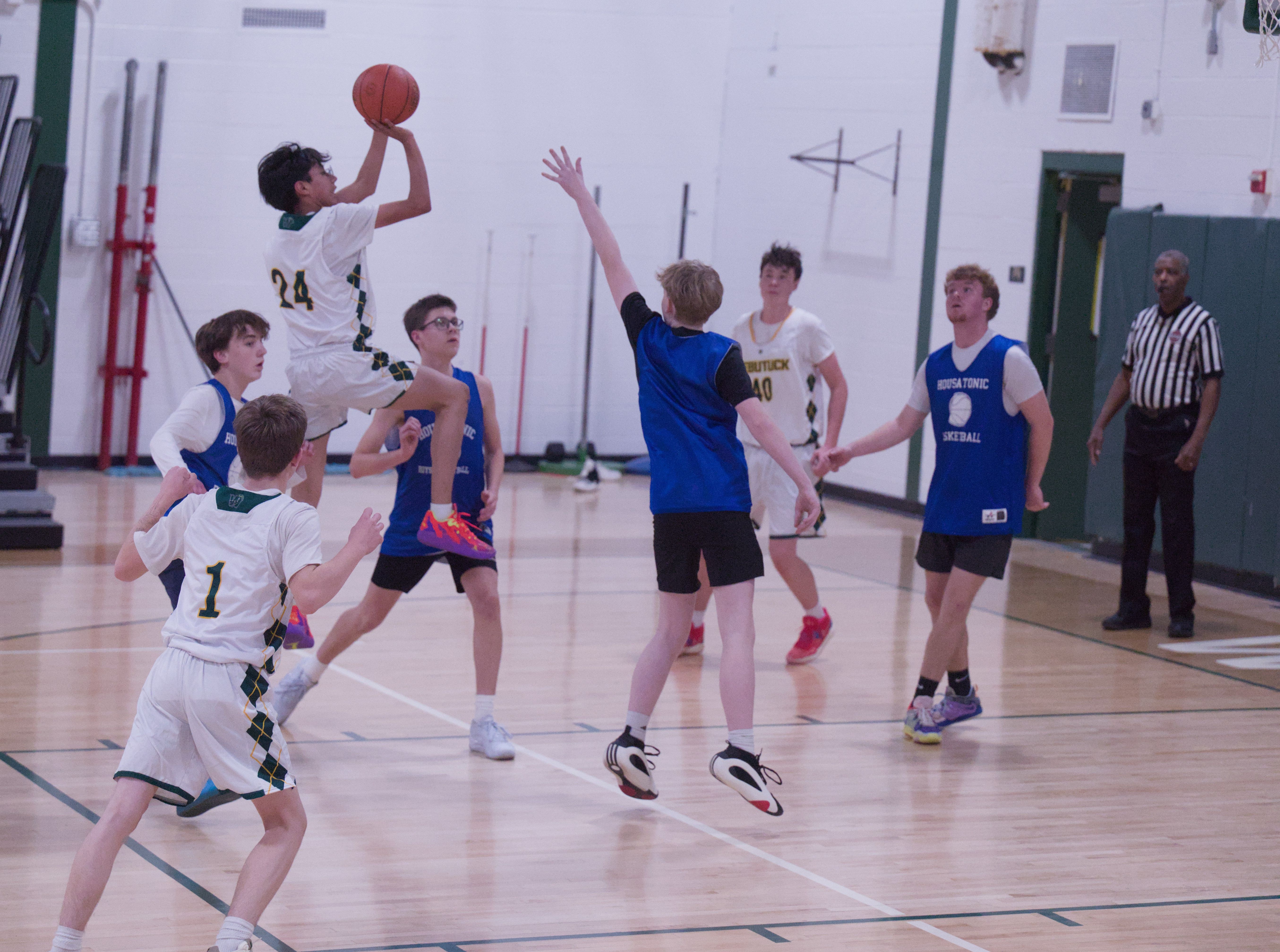 Webutuck hosts HVRHS for basketball scrimmage