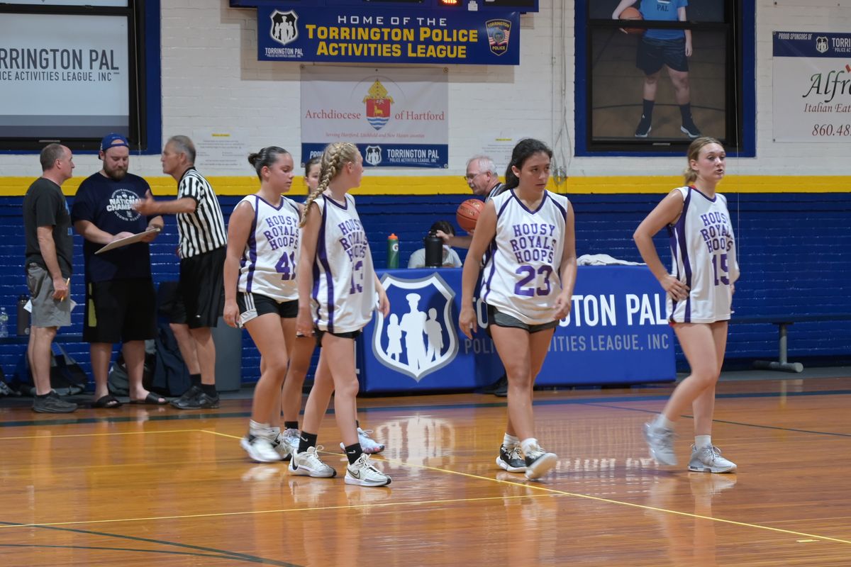 Housy girls play Shepaug